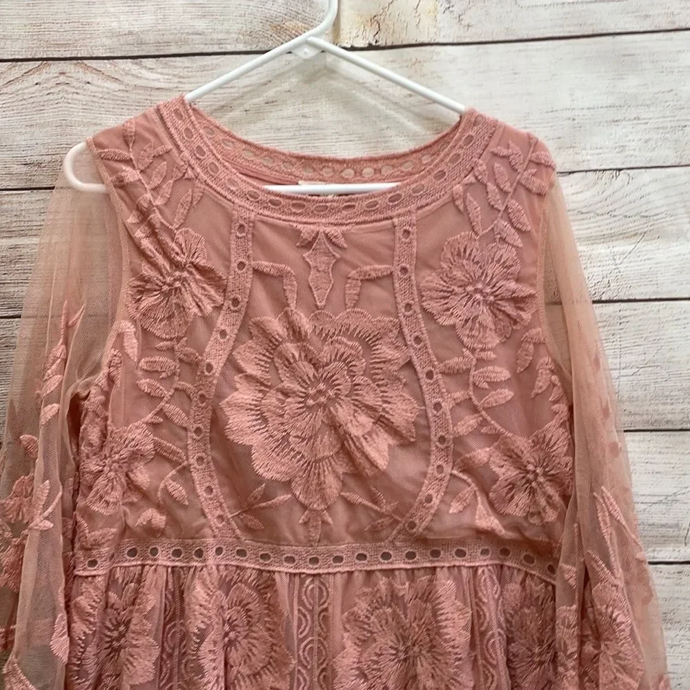 ENTRO CHANGE OF HEART EMBROIDERED‎ LACE TOP IN BLUSH
